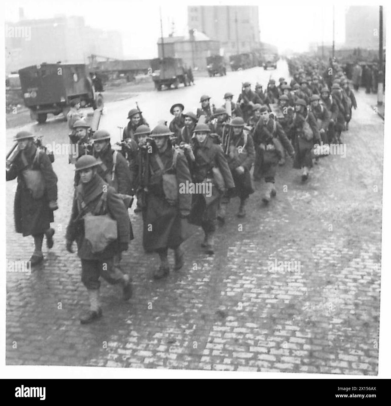 US-Truppen landen in Ulster und marschieren zum Bahnhof, um dort stationiert oder transportiert zu werden. Stockfoto