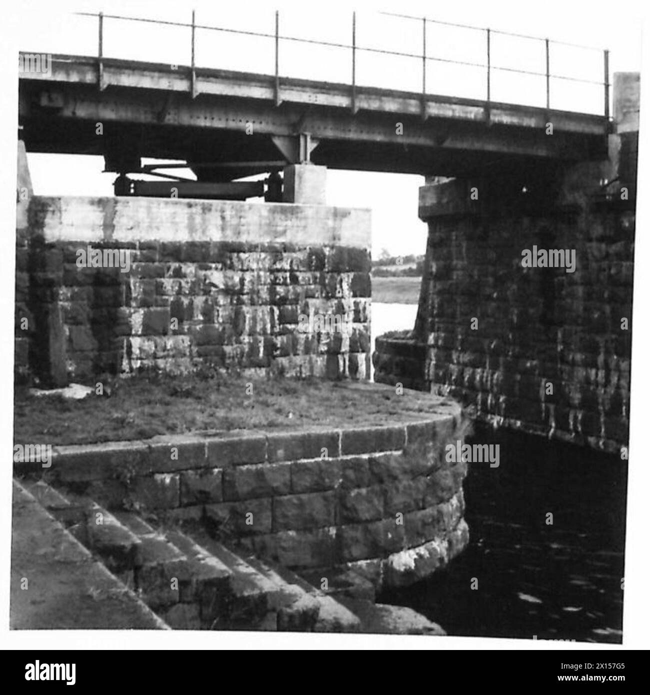 Die Portglenone Bridge, eine Schaukelbucht, die sich in Nordirland befindet und von der britischen Armee genutzt wird. Stockfoto