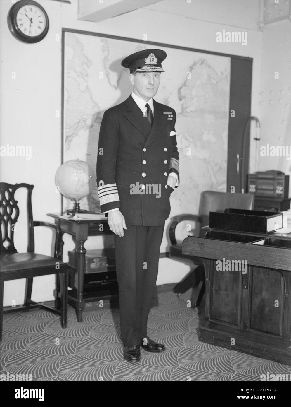 Operationen und taktisches Kommando für die Schlacht am Atlantik werden unterirdisch in Derby House, Liverpool, durchgeführt, wobei Personal der Royal Navy, Marineserve, Volunteer Reserve und WRENS mit der RAF unter Admiral Sir Percy L.H. Noble kooperieren. Stockfoto