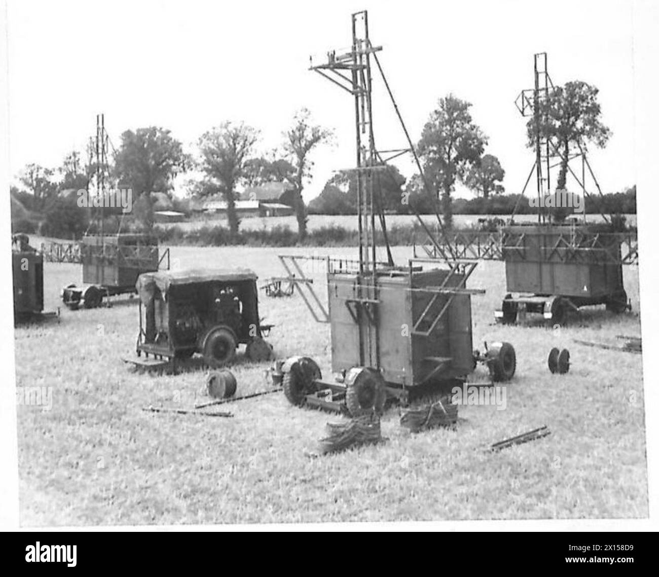 Radiolokatoren und Apparate eines mobilen Flugabwehrregiments werden gezeigt. Fotografische Aufzeichnung, britische Armee. Stockfoto