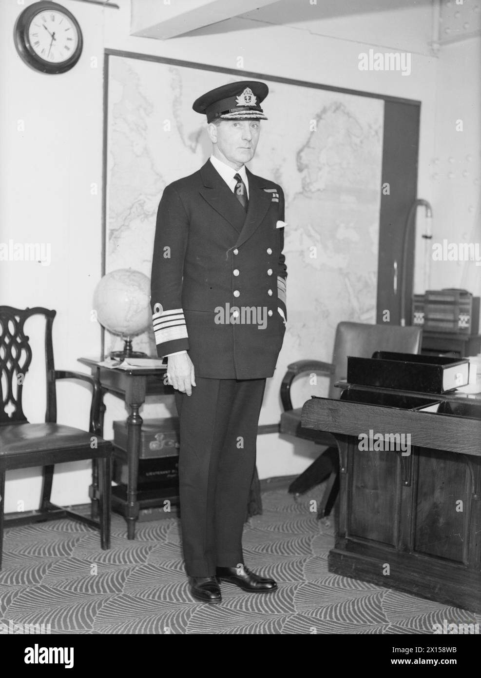 Admiral Sir Percy L.H. Noble leitet die Schlacht am Atlantik von unterirdischen Stahl- und Betonkommandos in Derby House, Liverpool, koordiniert die Royal Navy, Reserven, Wrens, und RAF-Personal. Stockfoto