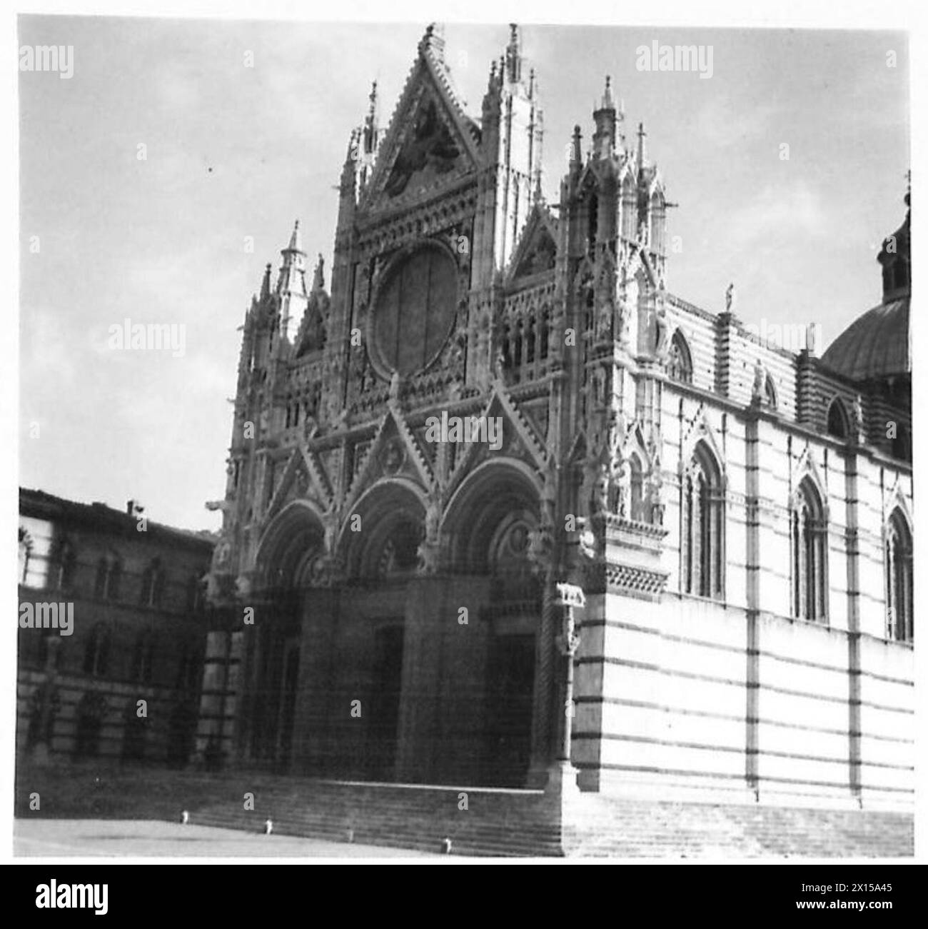 FÜNFTE ARMEE: FALL VON SIENA – die Kathedrale von Siena, wie der Rest der Stadt, völlig unberührt von der britischen Armee Stockfoto