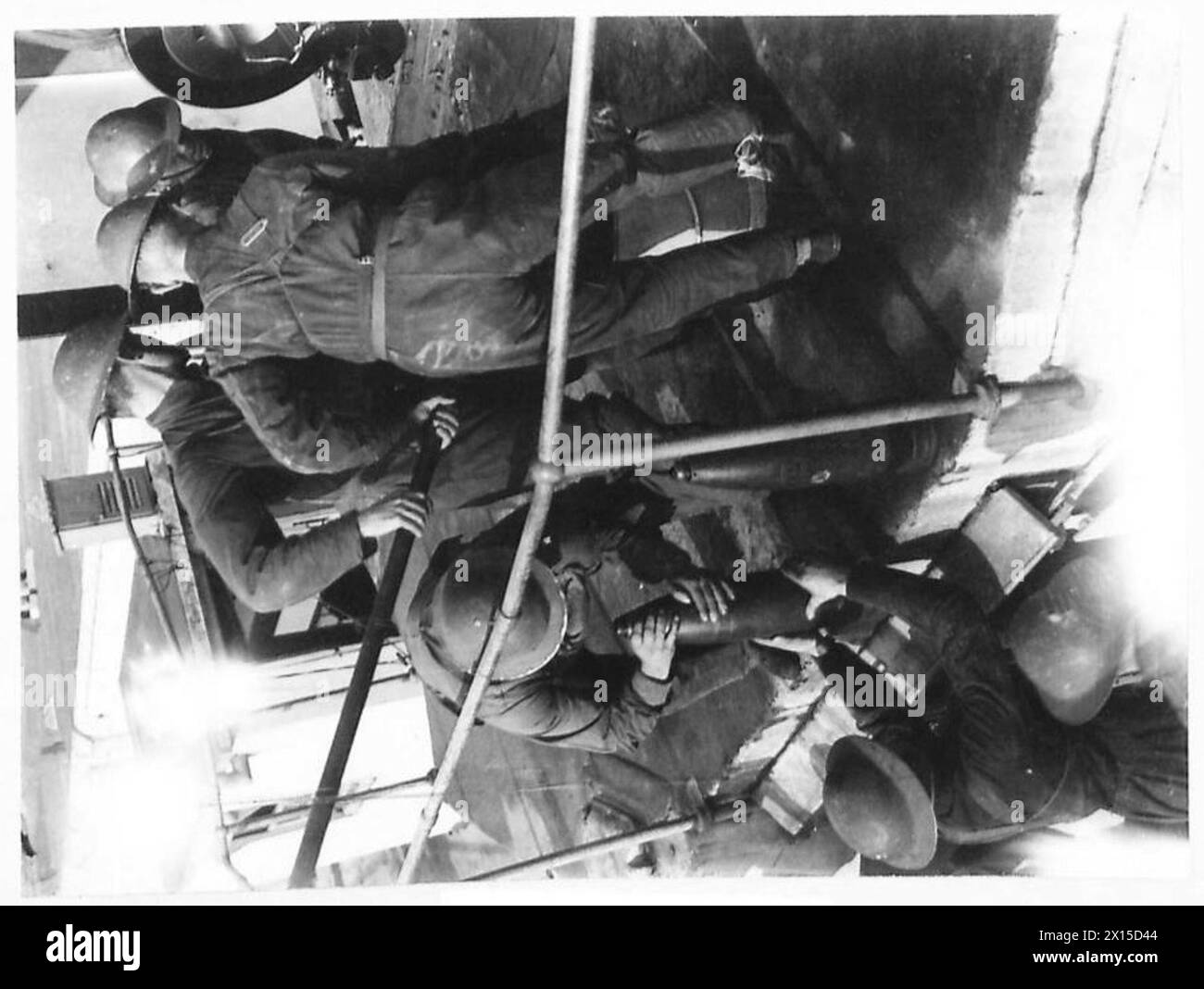 Das Personal der Royal Artillery übt in Sheerness, gibt eine 6-Zoll-Granate, demonstriert Artillerieoperationen und Besatzungskoordination. Stockfoto