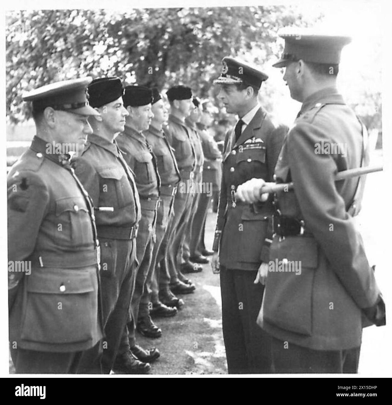 DUKE OF KENT INSPIZIERT ROYAL FUSILIERS - die Dukes sprechen, um Offiziere der Britischen Armee zu befehligen Stockfoto