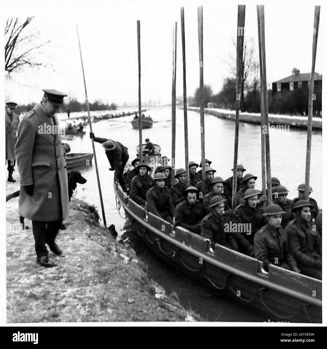 Die Truppen der Combined Operations School werden im Einsatz von Angriffsbooten während der Übungen der britischen Armee ausgebildet. Stockfoto