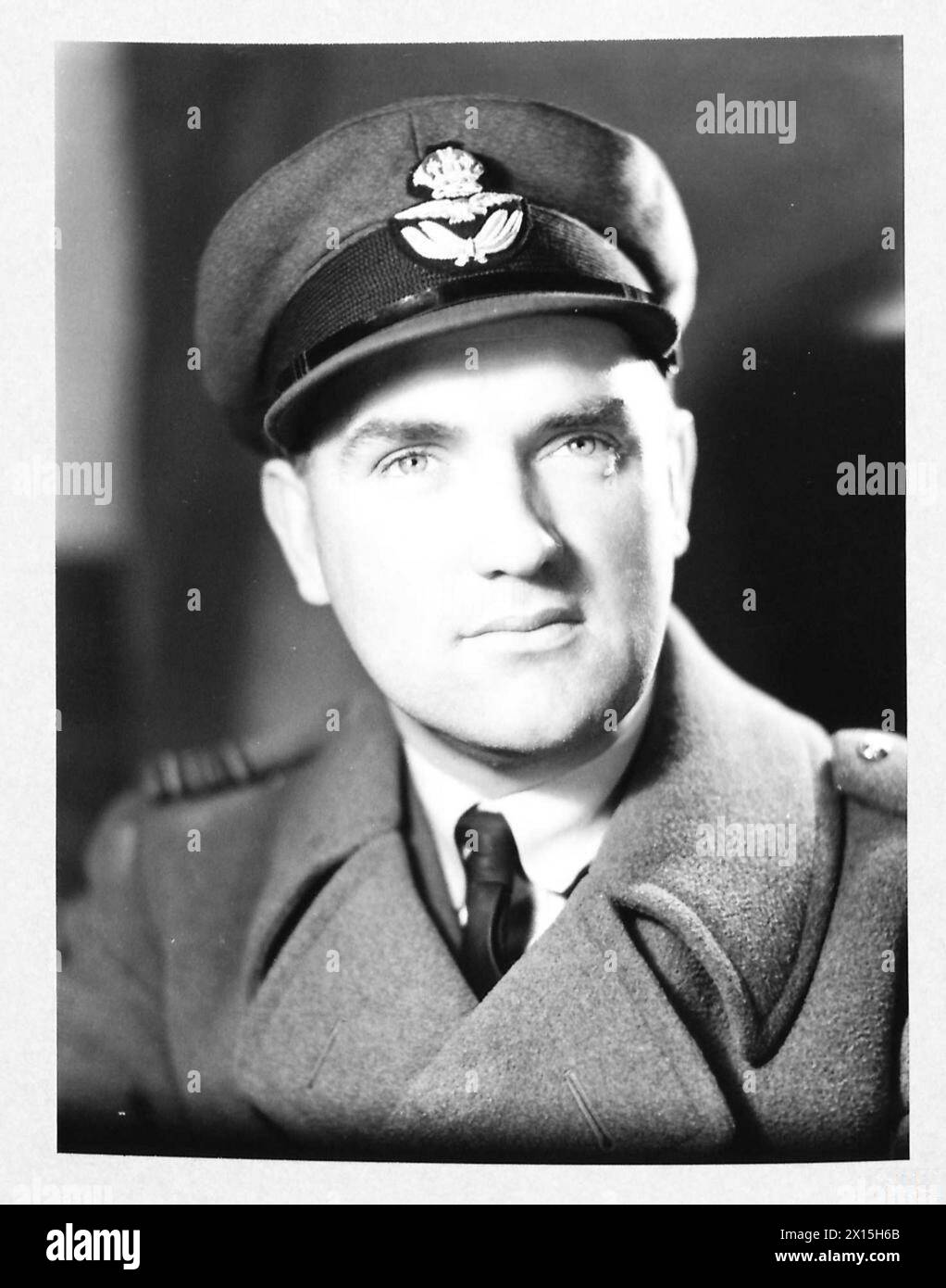 Die Royal Air Force (RAF) spielte eine entscheidende Rolle bei der Verteidigung Großbritanniens während des Zweiten Weltkriegs und nahm an kritischen Operationen wie der Schlacht von Großbritannien, strategischen Bombenangriffen und Küstenpatrouillen teil. Die Widerstandsfähigkeit der RAF und der technologische Fortschritt waren entscheidend für die Aufrechterhaltung der Luftüberlegenheit und die Unterstützung der alliierten Streitkräfte in verschiedenen Theatern. Stockfoto