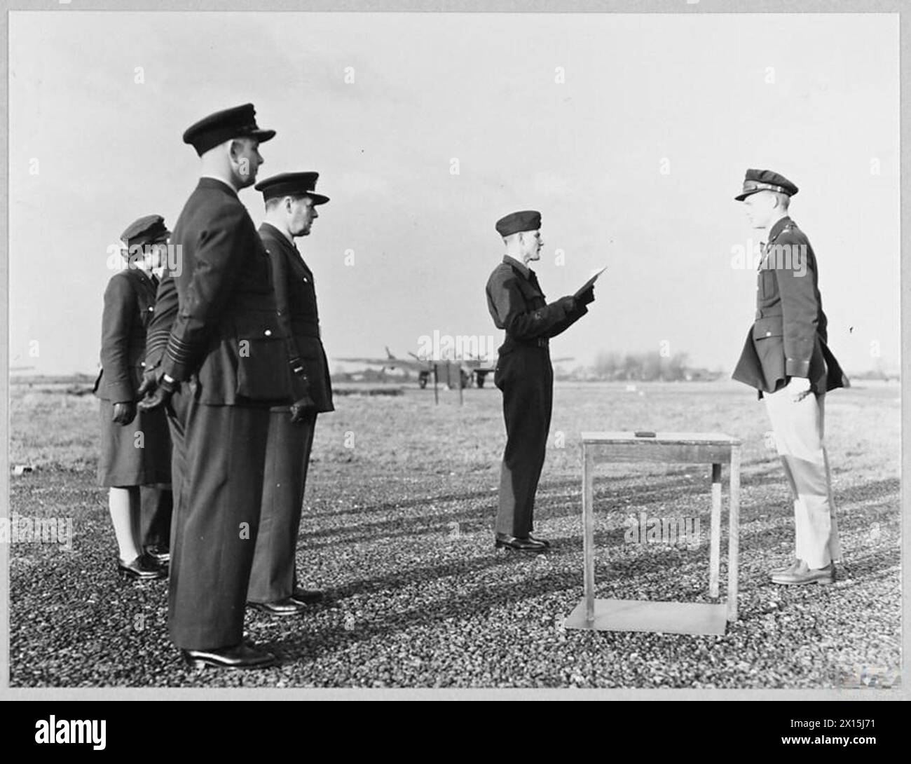 Die Royal Air Force verteidigte Großbritannien während des Zweiten Weltkriegs durch Operationen wie die Schlacht um Großbritannien, strategische Bombenangriffe und Küstenpatrouillen. Technische Fortschritte und Personalbeiträge der RAF hielten die Überlegenheit der Luftfahrt aufrecht und unterstützten die alliierten Streitkräfte. Stockfoto