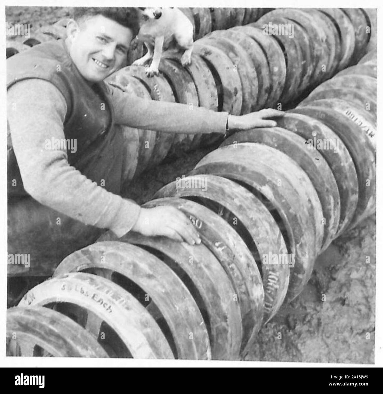 Private Bill Mindrom vom Ordnance Field Park, Infanterieabteilung, ist hervorgehoben. Zuvor arbeitete er als Lkw-Fahrer und spielte Rugby in Christchurch, Neuseeland, während er bei der Fünften Armee in Italien diente. Stockfoto