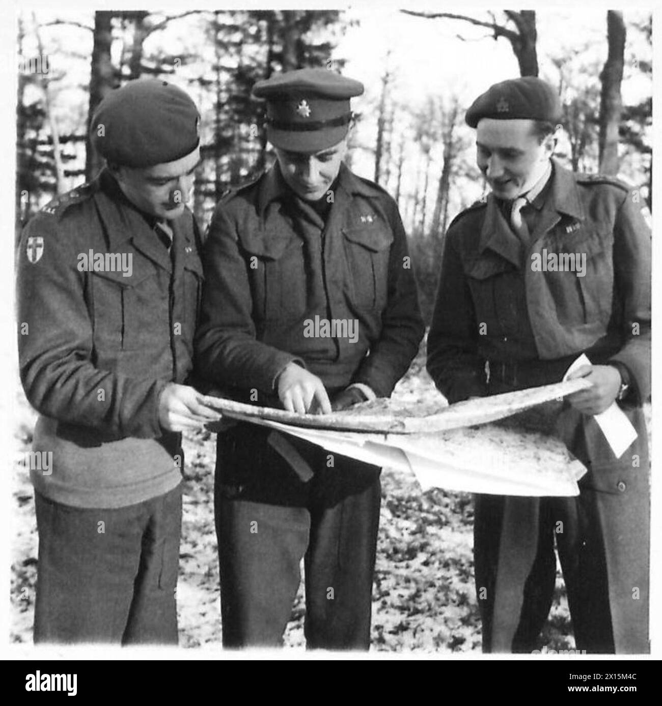 LT-Gen SIR cm DEMPSEY, KCB DSO MC - L-R: Captain H. Whitworth, ADC Maj R. Priestley, G. II Ops Captain R, Dawson, ADC, britische Armee, 21. Armeegruppe Stockfoto