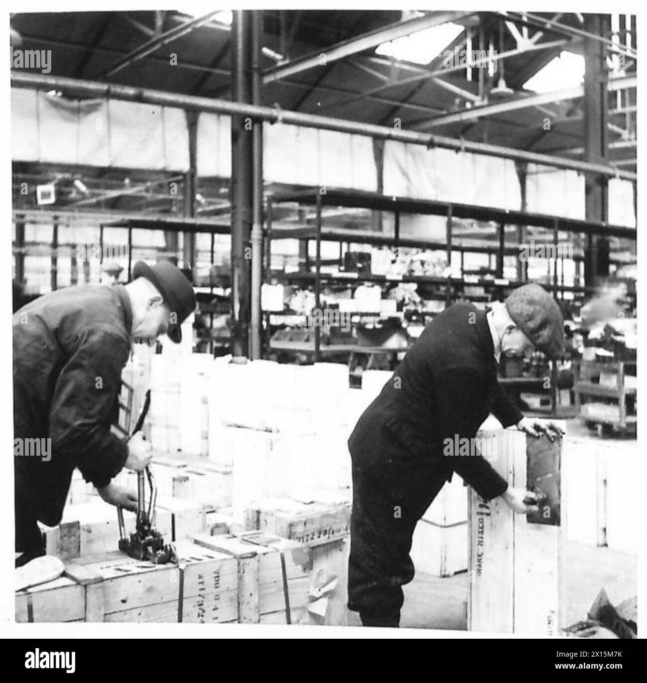 Central Ordnance Depot in Chilwell bindet und Schablonen Boxen für den Versand nach Russland, British Army. Stockfoto