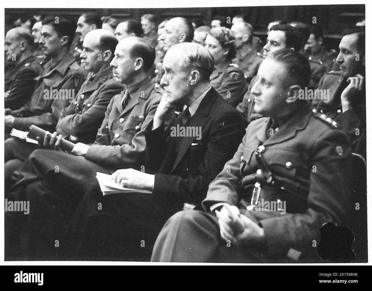 ARMY BUREAU OF CURRENT AFFAIRS - Offiziere hören Expertenvorträge im Chatham House über die USA und die britische Armee der UdSSR Stockfoto