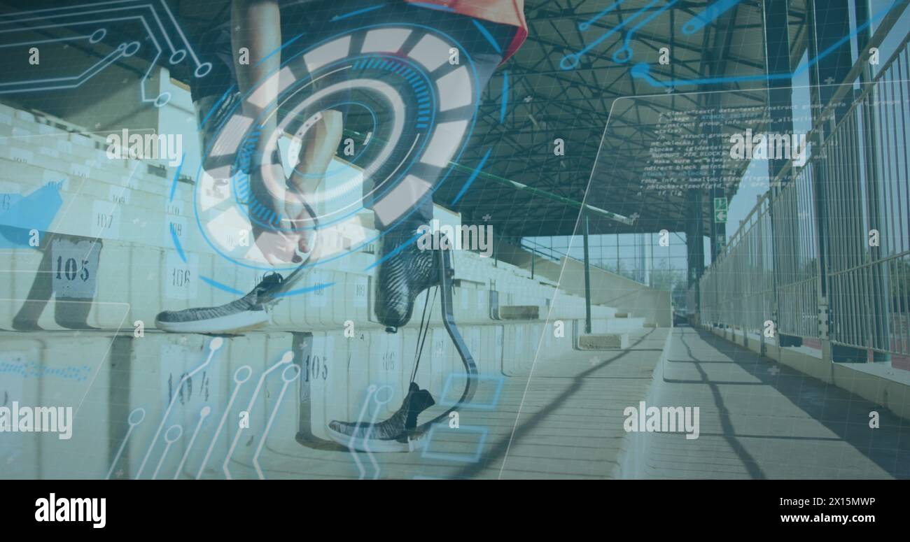 Bild der Datenverarbeitung auf digitalem Bildschirm über männlichem Läufer in afrika-amerika mit laufendem Blatt Stockfoto