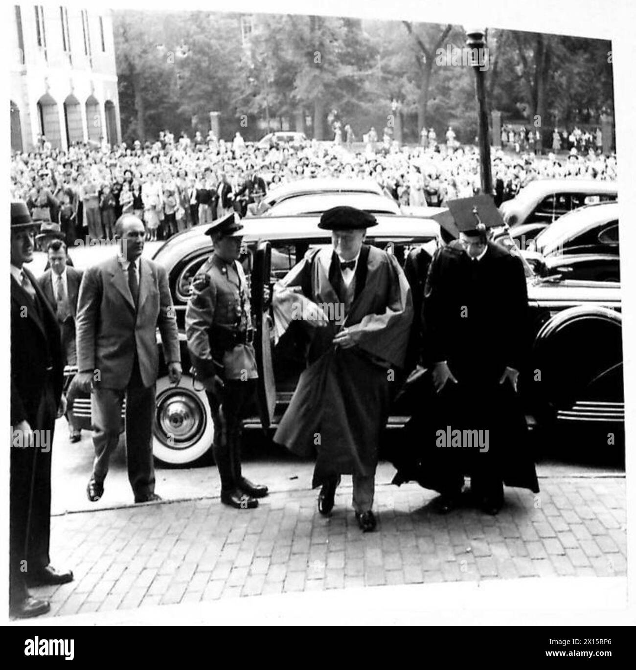 Der Premierminister kommt am Sanders Theatre an der Harvard University an, um einen Ehrengrad zu erhalten, der eine formelle akademische Zeremonie und offizielle Anerkennung veranschaulicht. Stockfoto