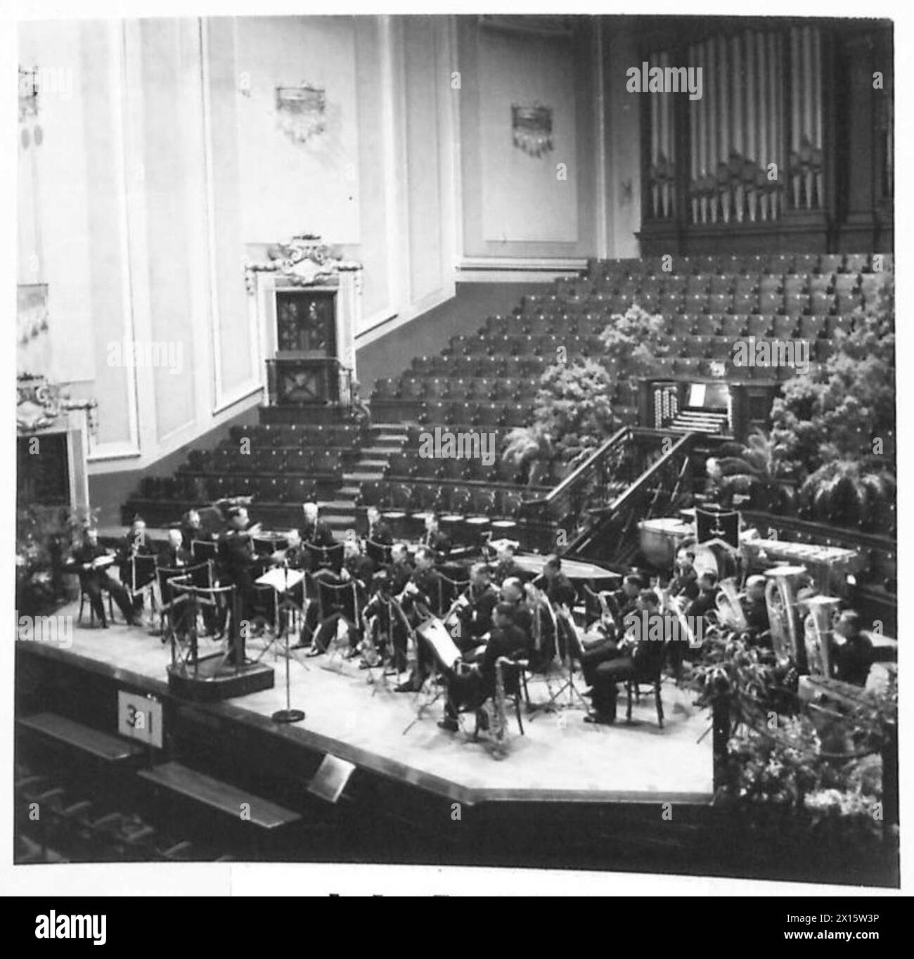 Die Band of the Royal Corps of Signals gibt ein Konzert in der Usher Hall, Edinburgh, wo sie den Comforts for the Forces Fund unterstützt. Stockfoto