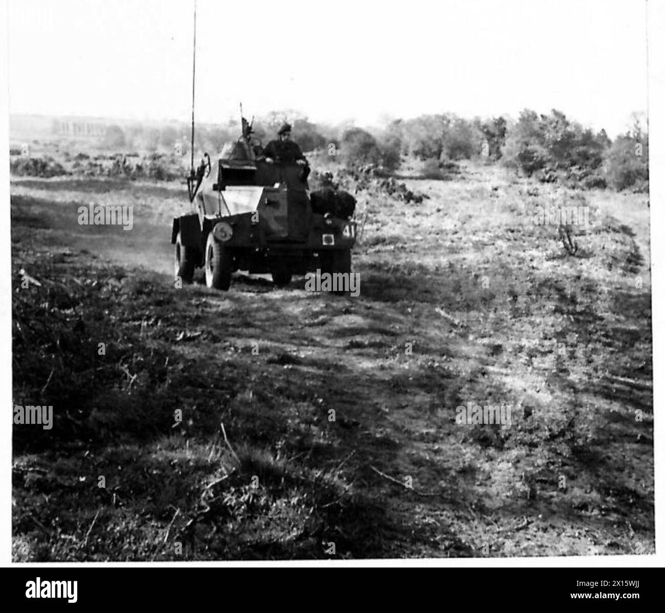 Ein Recce-Regiment setzte ein gepanzertes Auto in Angriff, das während der Operationen der britischen Armee auf anspruchsvollem Gelände eingesetzt wurde. Stockfoto