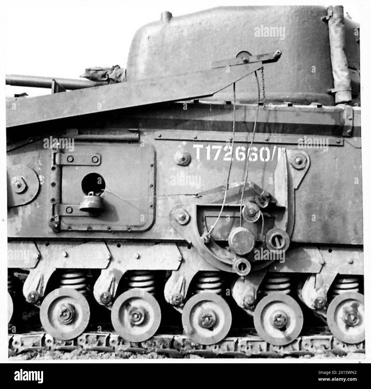 Fotos, die am Hauptquartier der 79. Panzerdivision aufgenommen wurden und die Personal und Fahrzeuge der britischen Armee während Operationen und Verwaltungsaufgaben zeigen. Stockfoto