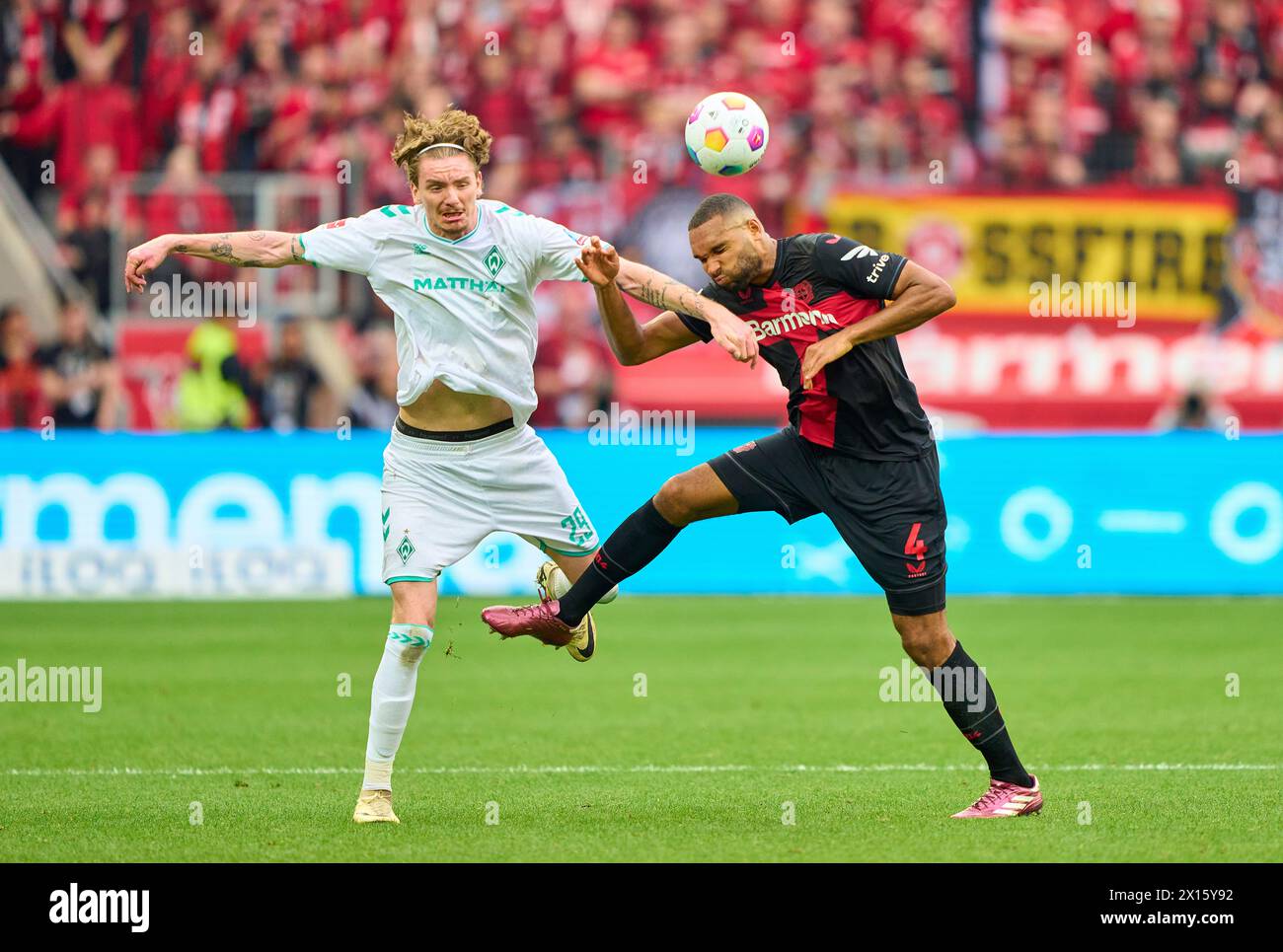 Jonathan TAH, Lev 4 wetteifern um den Ball, Tackling, Duell, Header, zweikampf, Aktion, Kampf gegen Nick Woltemade, BRE 29 im Spiel BAYER 04 LEVERKUSEN - SV WERDER BREMEN 5-0 am 14. April 2024 in Leverkusen. Saison 2023/2024, 1.Bundesliga, Spieltag 29, 29.Spieltag © Peter Schatz / Alamy Live News - DFL-VORSCHRIFTEN VERBIETEN DIE VERWENDUNG VON FOTOGRAFIEN als BILDSEQUENZEN und/oder QUASI-VIDEO - Stockfoto