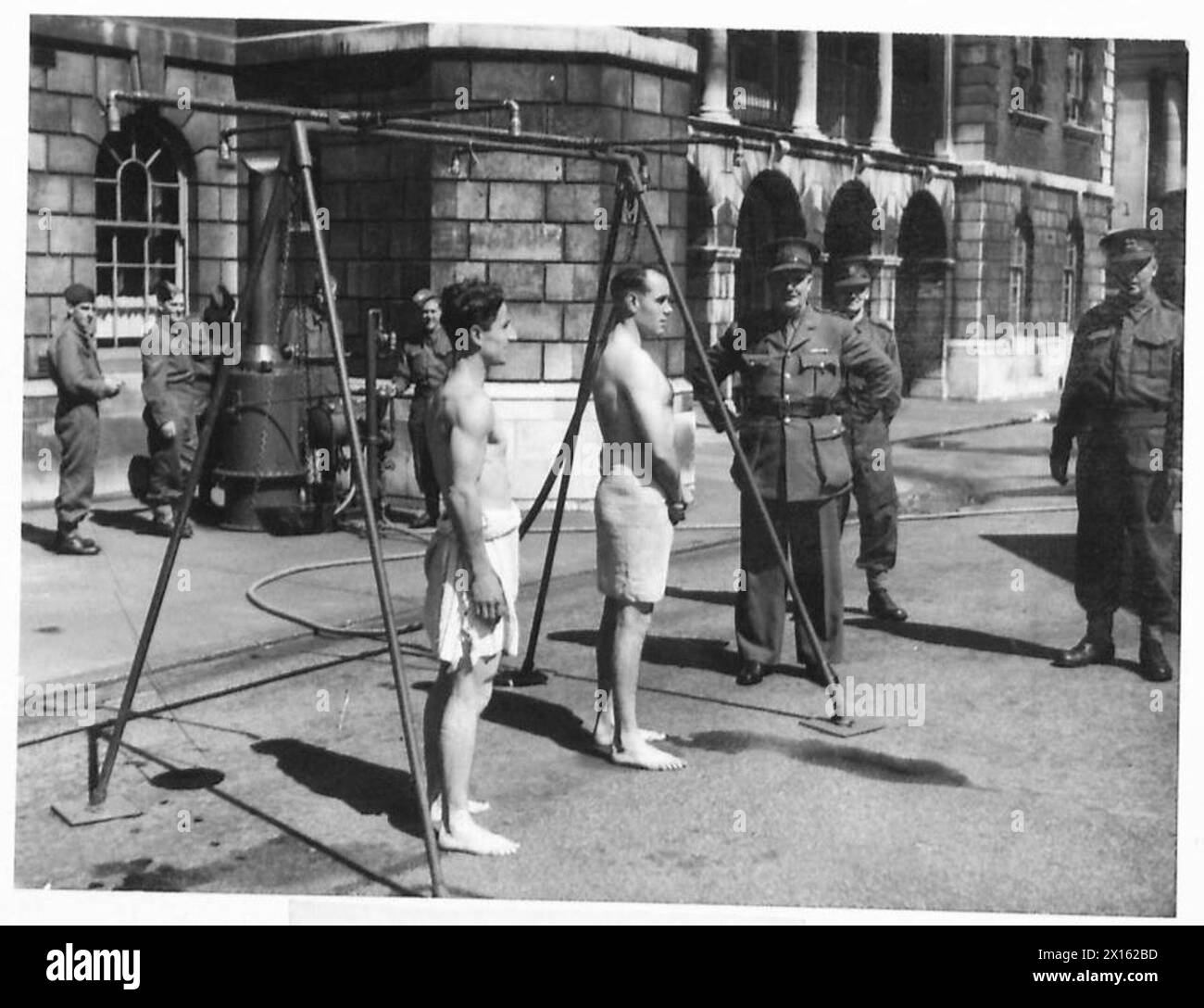 Eine mobile Wascheinheit der britischen Armee umfasst eine Reihe von Duschen, die in 20 Minuten aufgebaut werden können, um die Hygiene vor Ort und die operative Unterstützung der Truppen zu veranschaulichen. Stockfoto