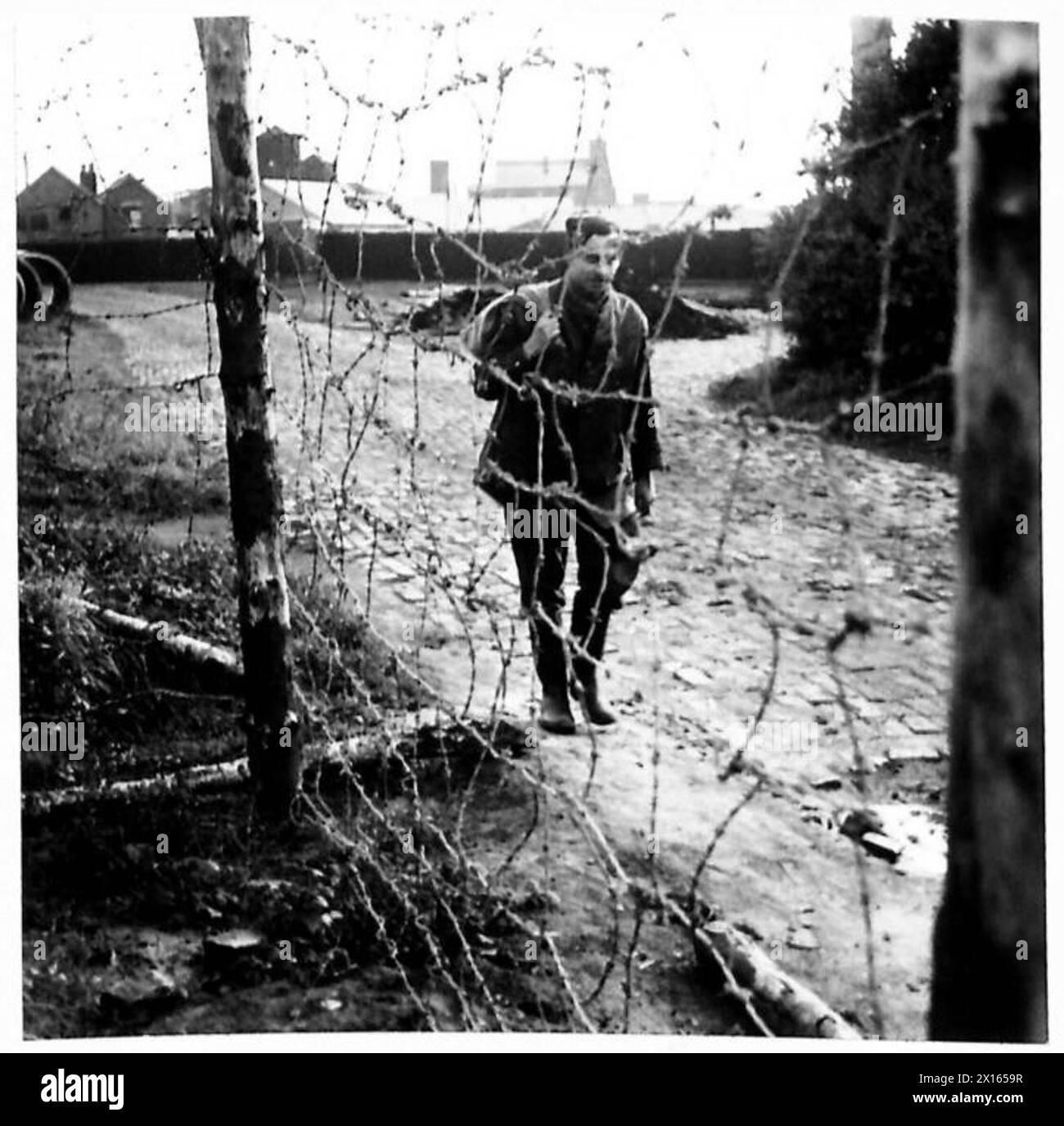 Pte. Salinger, ein 27-jähriger Deutscher, wird beim Einkaufen für eine britische Armee-Arbeitsgruppe gesehen, die keine Kantineneinrichtungen hat. Stockfoto