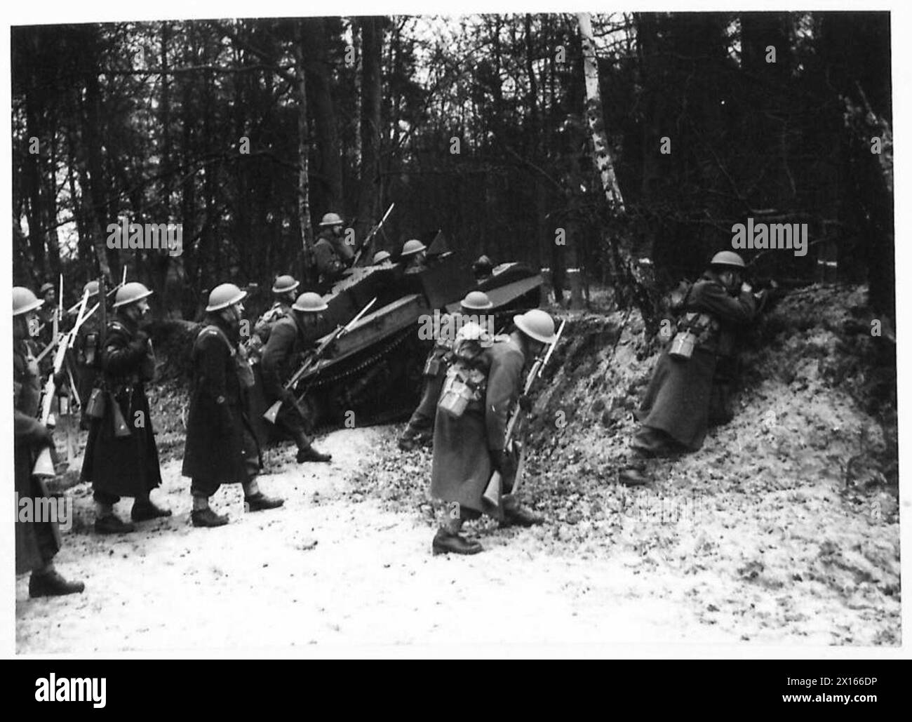 Das West Nova-Scotia-Kontingent des 3. Kanadischen Regiments führt Trainingsübungen in Guillmont, Aldershot, England durch. Stockfoto