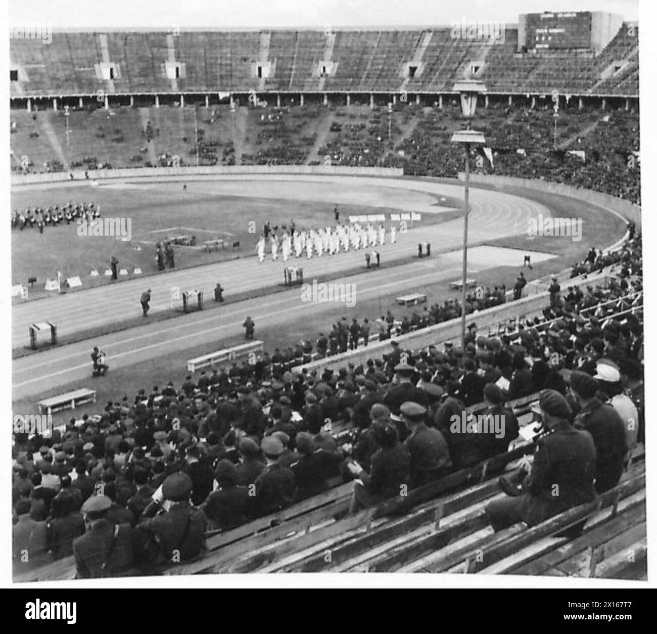 Die britische Rheinarmee paradiert auf dem Olympiafeld während eines drei-Nationen-Sports-Events. Stockfoto