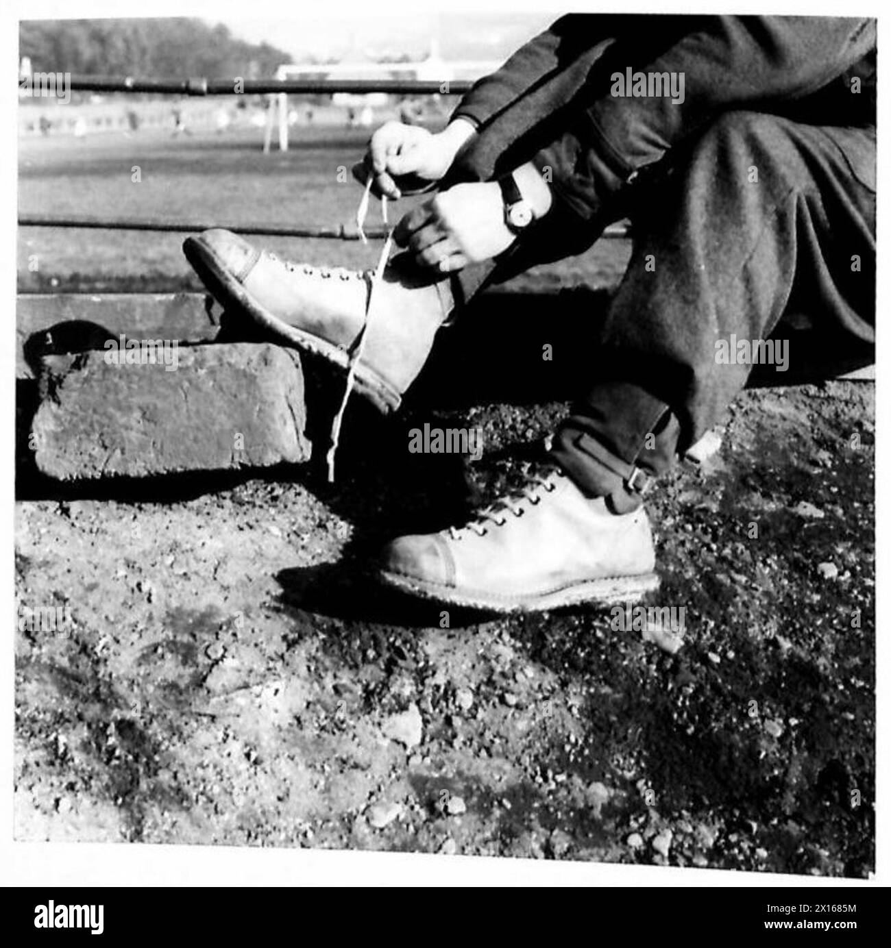 Spezielle Kommandostiefel mit Seilsohlen für leise Bewegungen, die von der britischen Armee für Tarneinsätze verwendet werden. Stockfoto