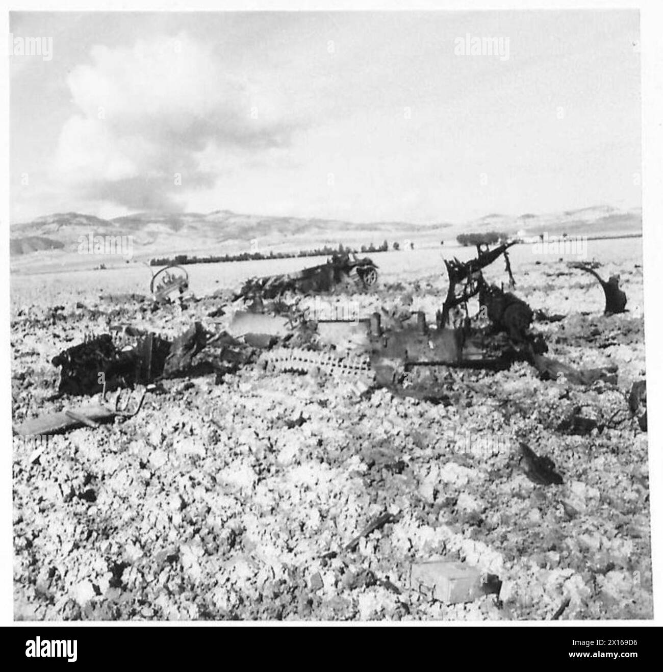 Drei deutsche Panzer III wurden in der Nähe von Bou Arada am 18-19. Januar 1943 während der Schlacht bei Bou Arada zerstört. Das britische V-Korps rückte mit 25-Pfünder-Kanonen in einem nahegelegenen Wald gegen deutsche Positionen in den Bergen vor und Griff die Panzer auf 1800 Metern an. Die britische 1. Armee koordinierte Lieferungen und Artillerieunterstützung. Stockfoto