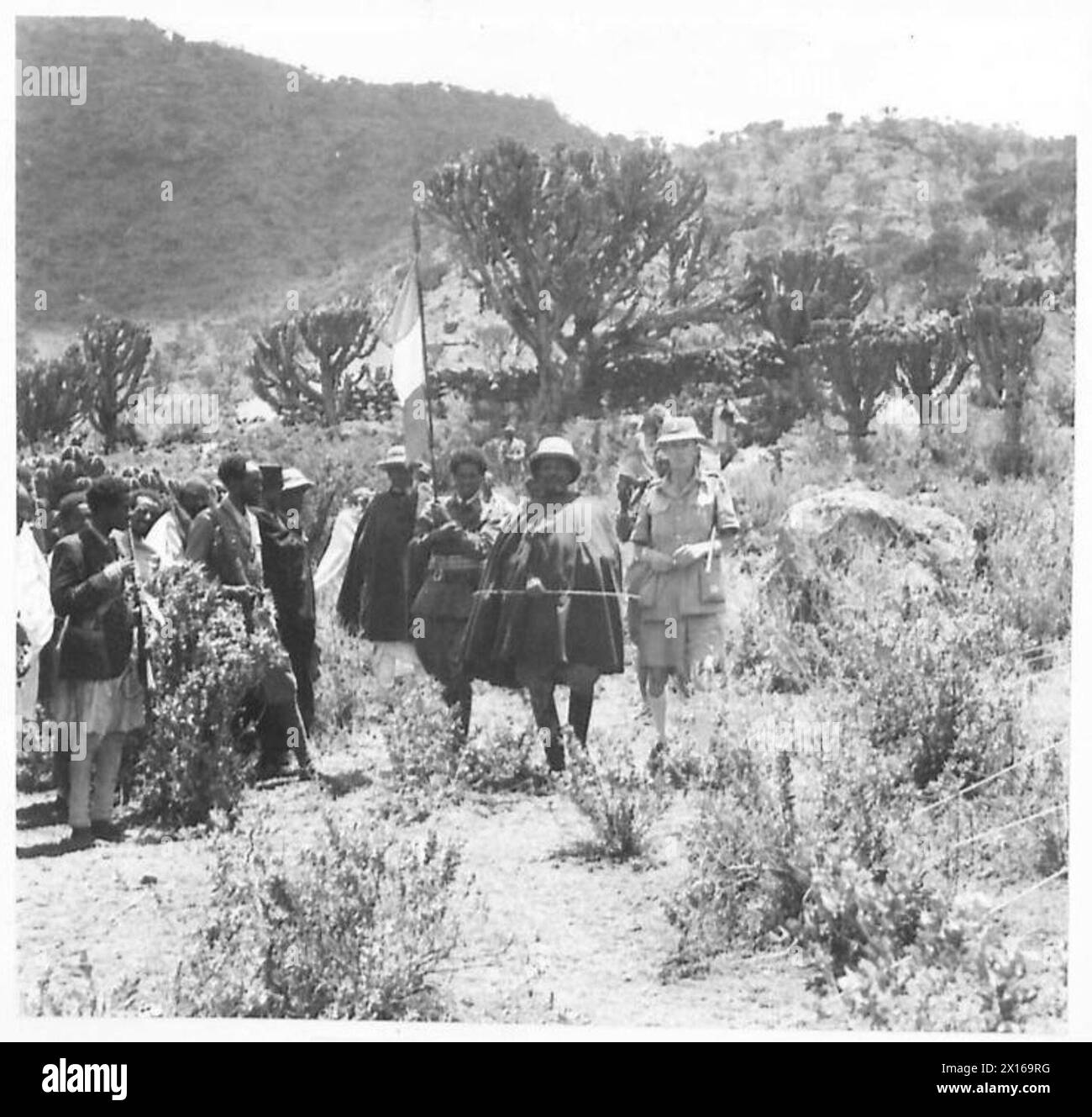 Vor der Schlacht um Amba Alagi werden die abyssinischen Patrioten in Eritrea von Häuptling Ras Seyoum angesprochen, bevor sie in Aktion treten. Stockfoto