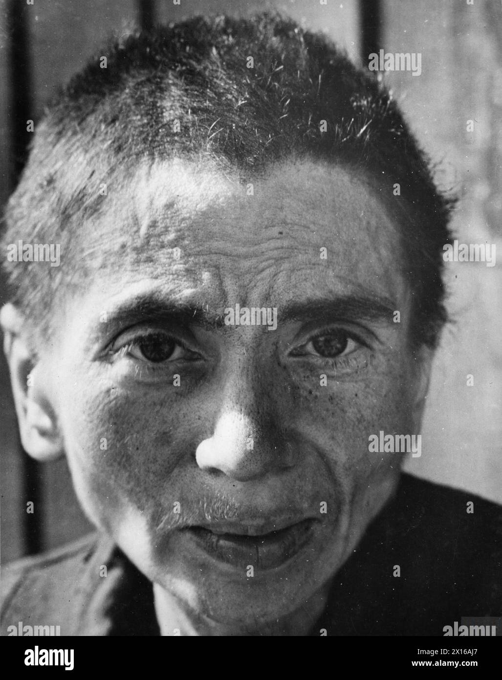 Eine ungarische Frau, zuvor politische Gefangene, wurde während des Zweiten Weltkriegs aus dem Konzentrationslager Penig befreit Stockfoto