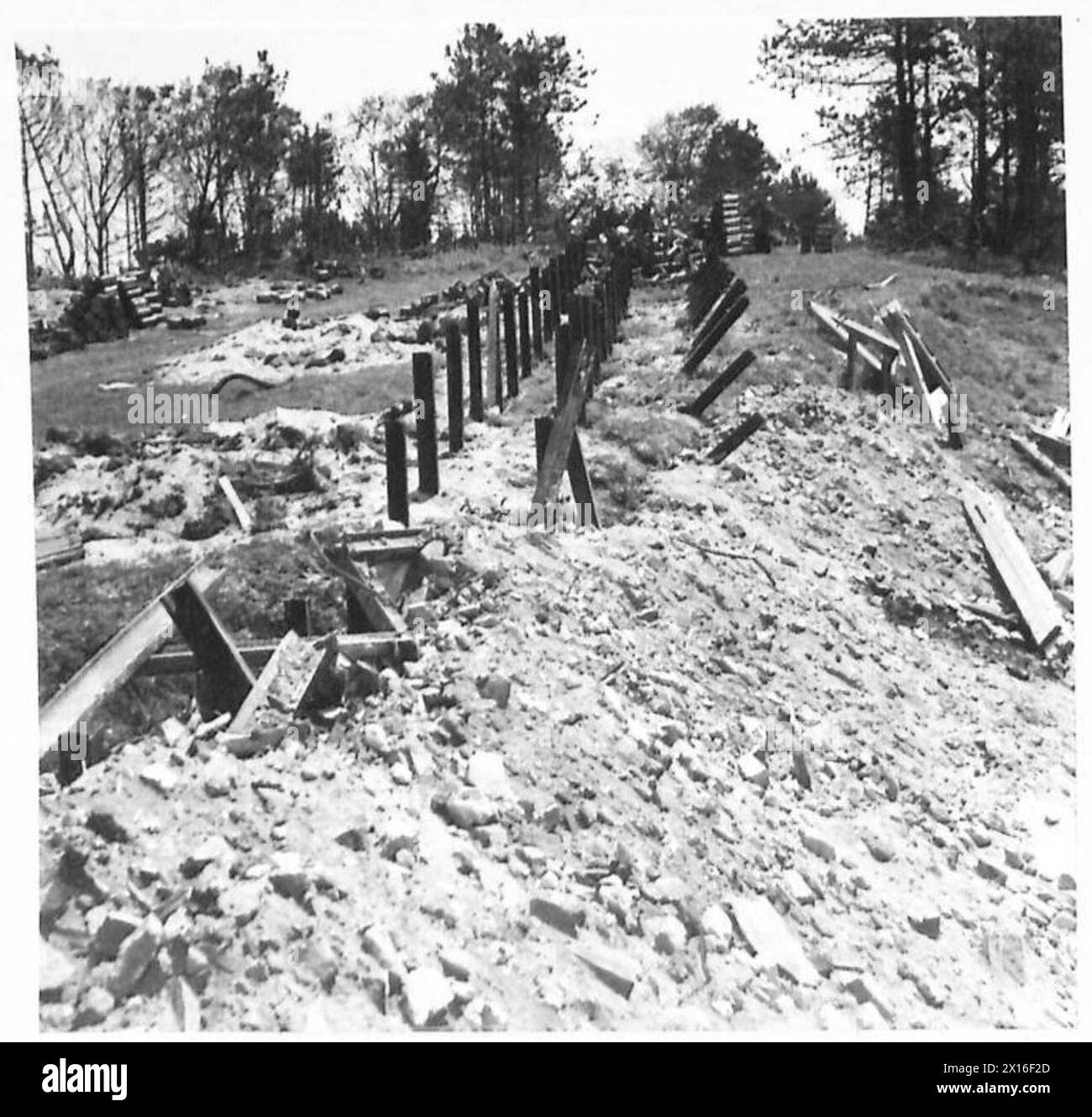 HITLERS WESTMAUER - deutsche Panzerhindernisse, die sich entlang der Küste erstreckten und die britische Armee der Westmauer, 21. Armeegruppe, befanden Stockfoto