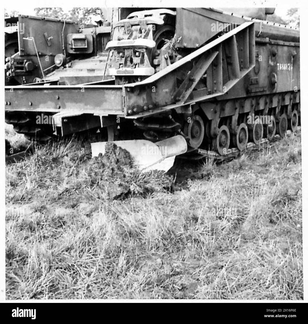 Im Hauptquartier der 79. Panzerdivision werden Fotos gemacht, die operative und administrative Aktivitäten dokumentieren. Stockfoto