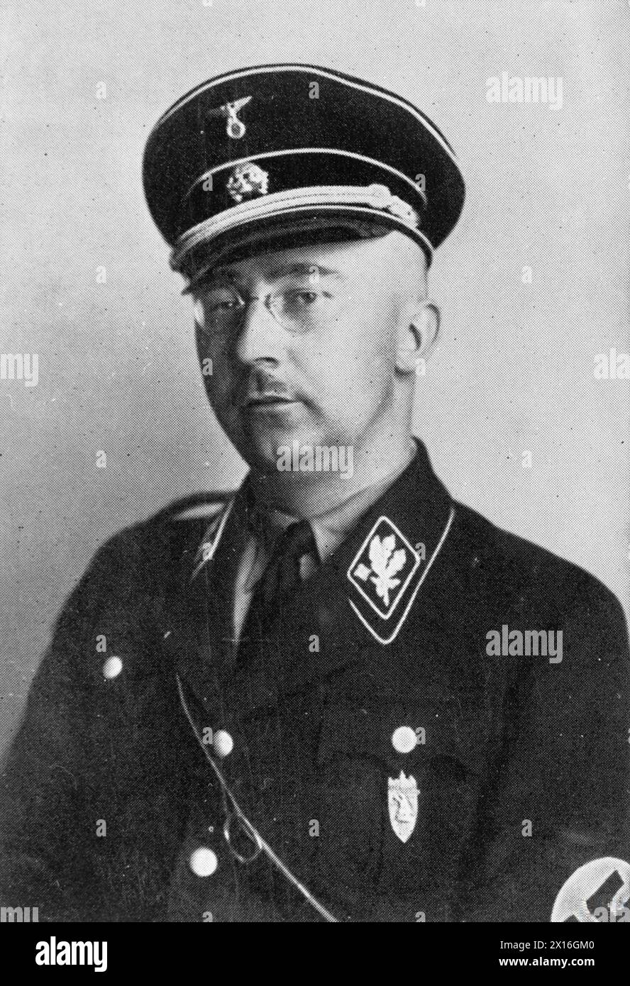 Formelles Porträt von Heinrich Himmler (1900–1945), einem führenden NS-Beamten. Ein fotografisches negativ dokumentiert die Person. Stockfoto