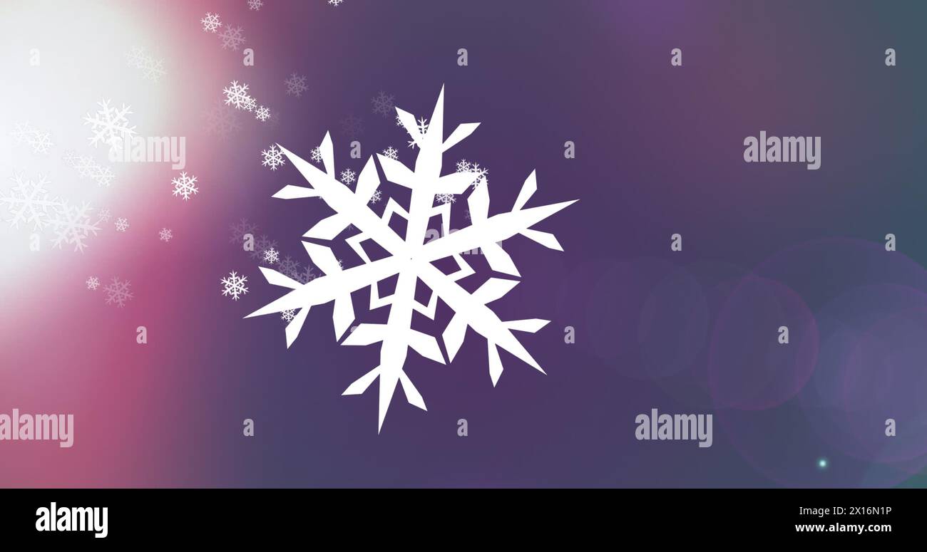 Bild von Schneeflocken über Hintergrund mit bunten Lichtern Stockfoto