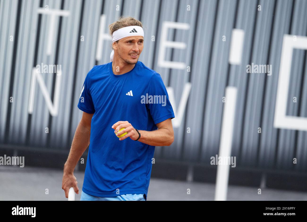 München, Deutschland. April 2024. Tennis: ATP Tour - München. Alexander Zverev aus Deutschland Züge. Quelle: Lukas Barth/dpa/Alamy Live News Stockfoto