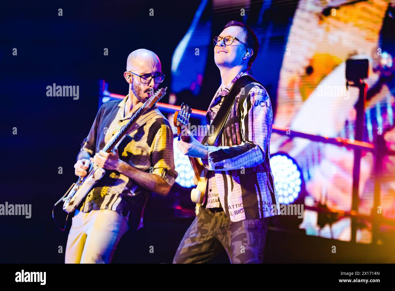 Mailand, Italien. April 2024. Lorenzo Pasini und Simone Pagani von Pinguini Tattici Nucleari treten am 12. April 2024 live im Forum Assago in Mailand auf. (Foto: Alessandro Bremec/NurPhoto) Credit: NurPhoto SRL/Alamy Live News Stockfoto