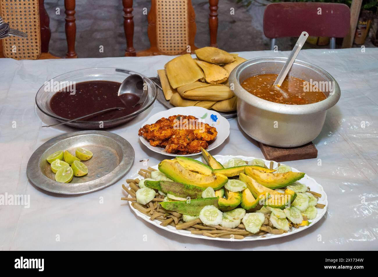 Traditionelles kubanisches Essen auf einem echten Familientisch, Kuba Stockfoto