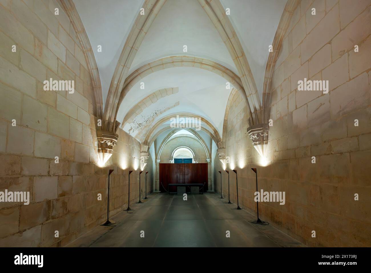 Der Parlatory Room (Halle), wo Mönche reden konnten. Das Kloster Alcobaca (Mosteiro de Alcobaca) oder das Kloster Alcobasa ist ein katholischer Klosterkomplex Stockfoto
