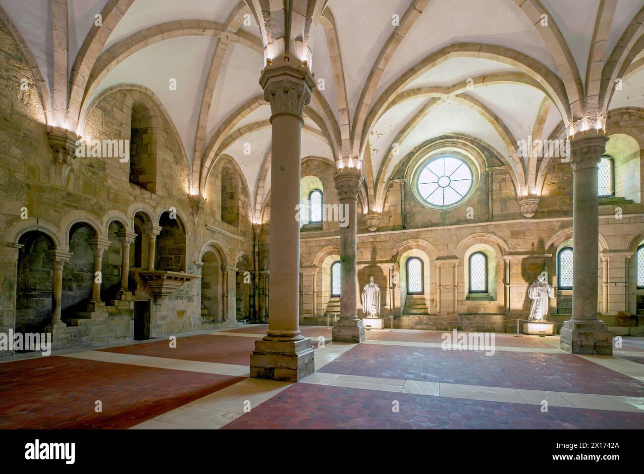 Das Refektorium (Speisesaal) des Klosters Alcobaca (Mosteiro de Alcobaca) oder des Klosters Alcobasa ist ein katholischer Klosterkomplex im Schlepptau Stockfoto