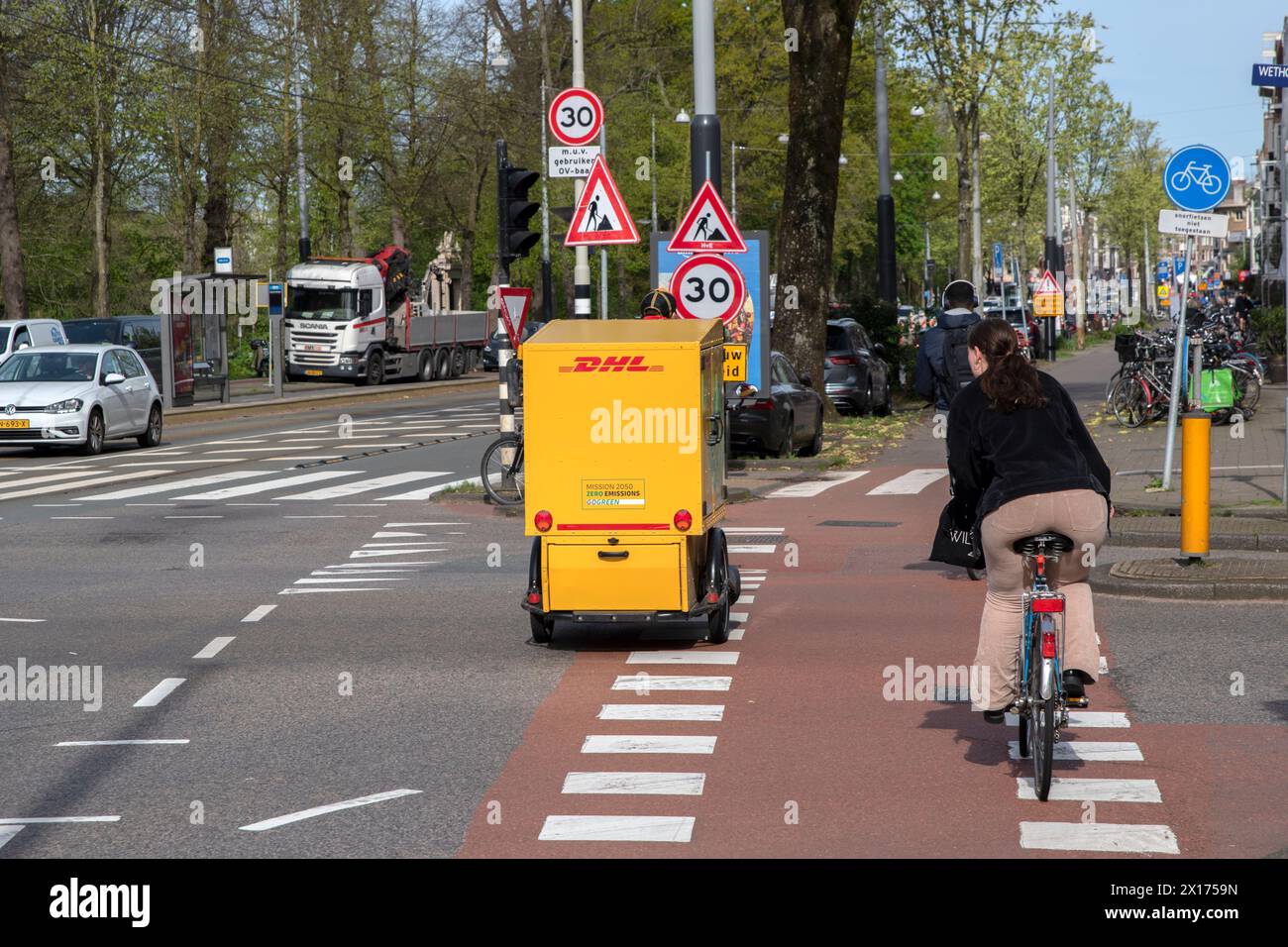 Backside Delivery Fahrrad In Amsterdam, Niederlande 12-4-2024 Stockfoto