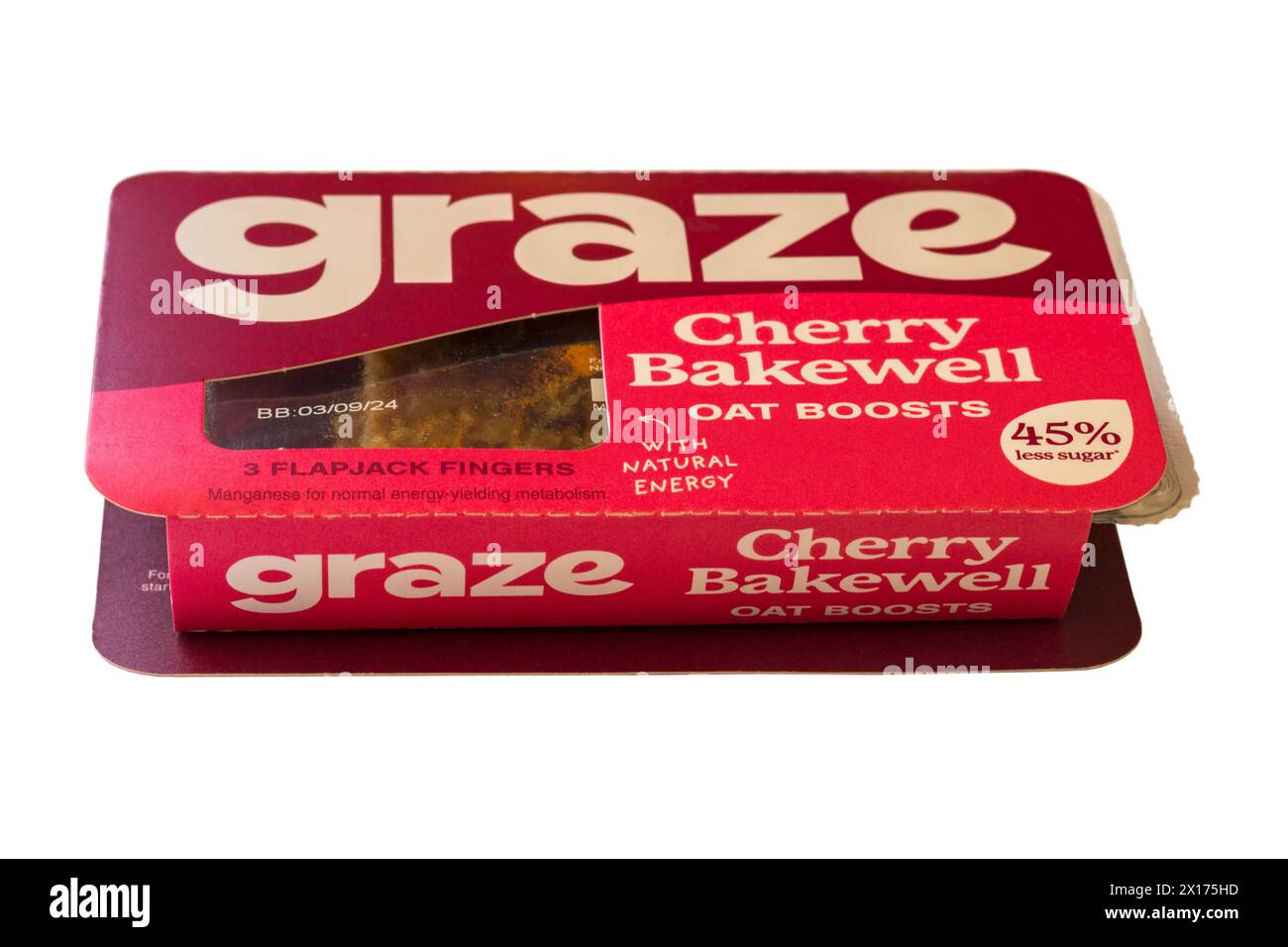 Graze Cherry Bakewell OAT verstärkt Flapjack-Finger mit natürlicher Energie auf weißem Hintergrund Stockfoto