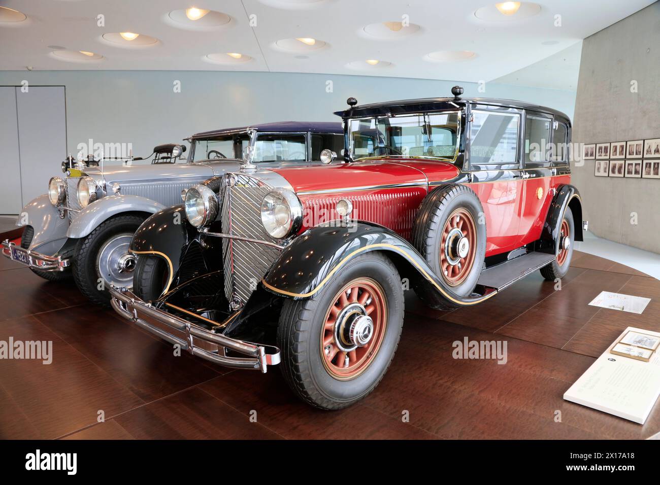 Mercedes-Benz 770 großer Mercedes Pullman-Limousine für den japanischen Kaiser Hirohito, Mercedes-Benz Museum, Stuttgart, Baden-Württemberg, Deutschland *** Mercedes Benz 770 große Mercedes Pullman Limousine für den japanischen Kaiser Hirohito, Mercedes Benz Museum, Stuttgart, Baden Württemberg, Deutschland Stockfoto