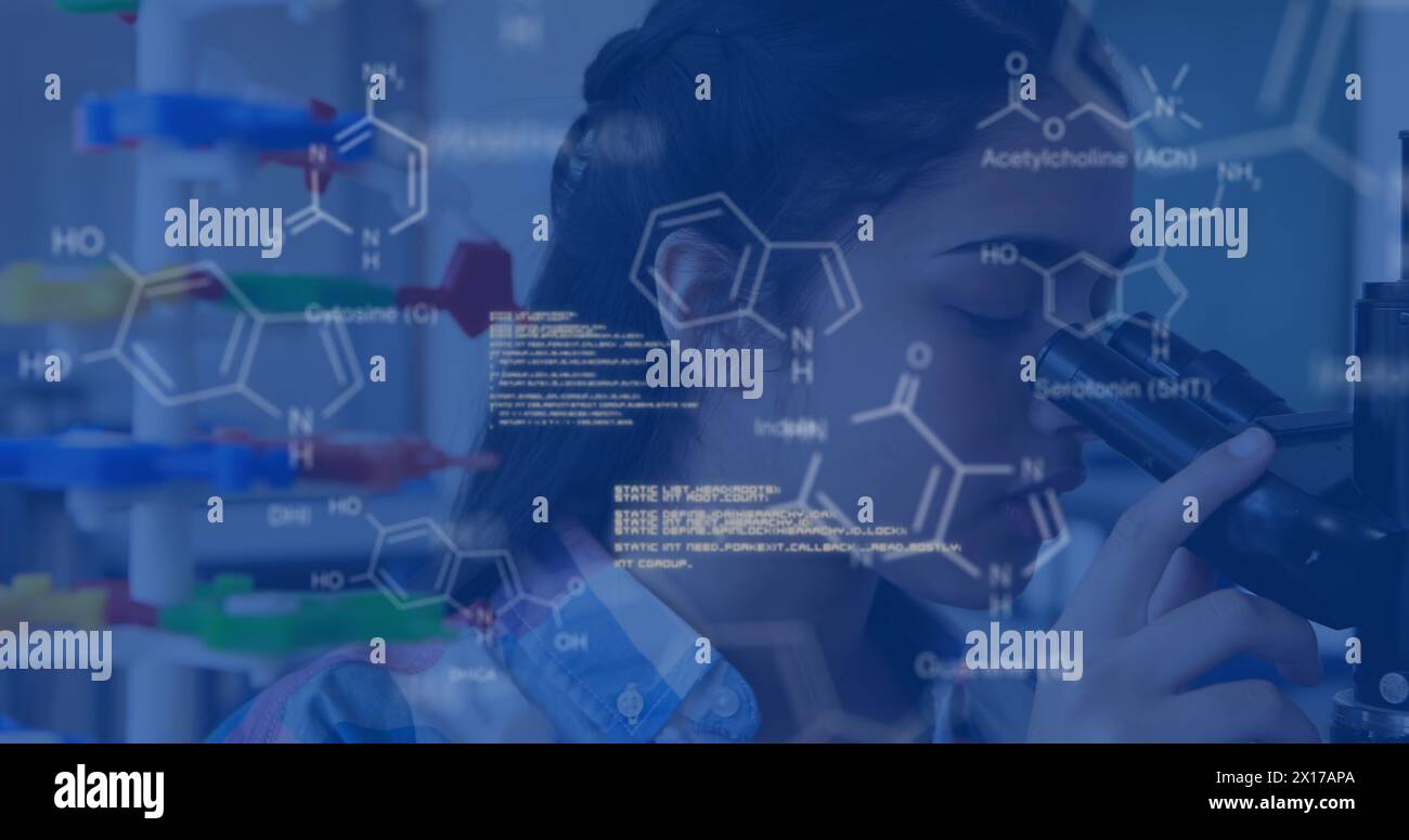 Bild von Datenverarbeitung und chemischer Formel über birassisches Schulmädchen Stockfoto