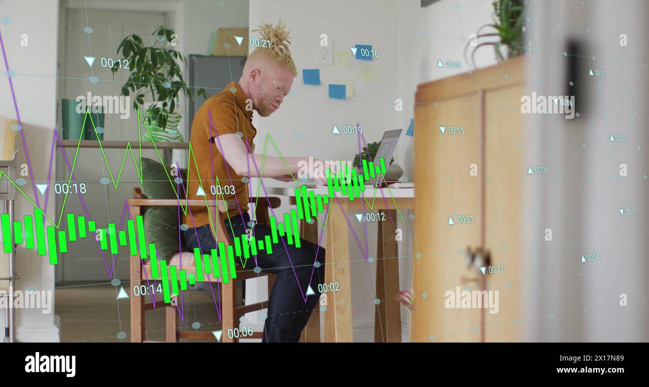Bild von Diagrammen, Zahlen, Albino-afroamerikanischer Mann, der Kaffee trinkt und das Handy überprüft Stockfoto