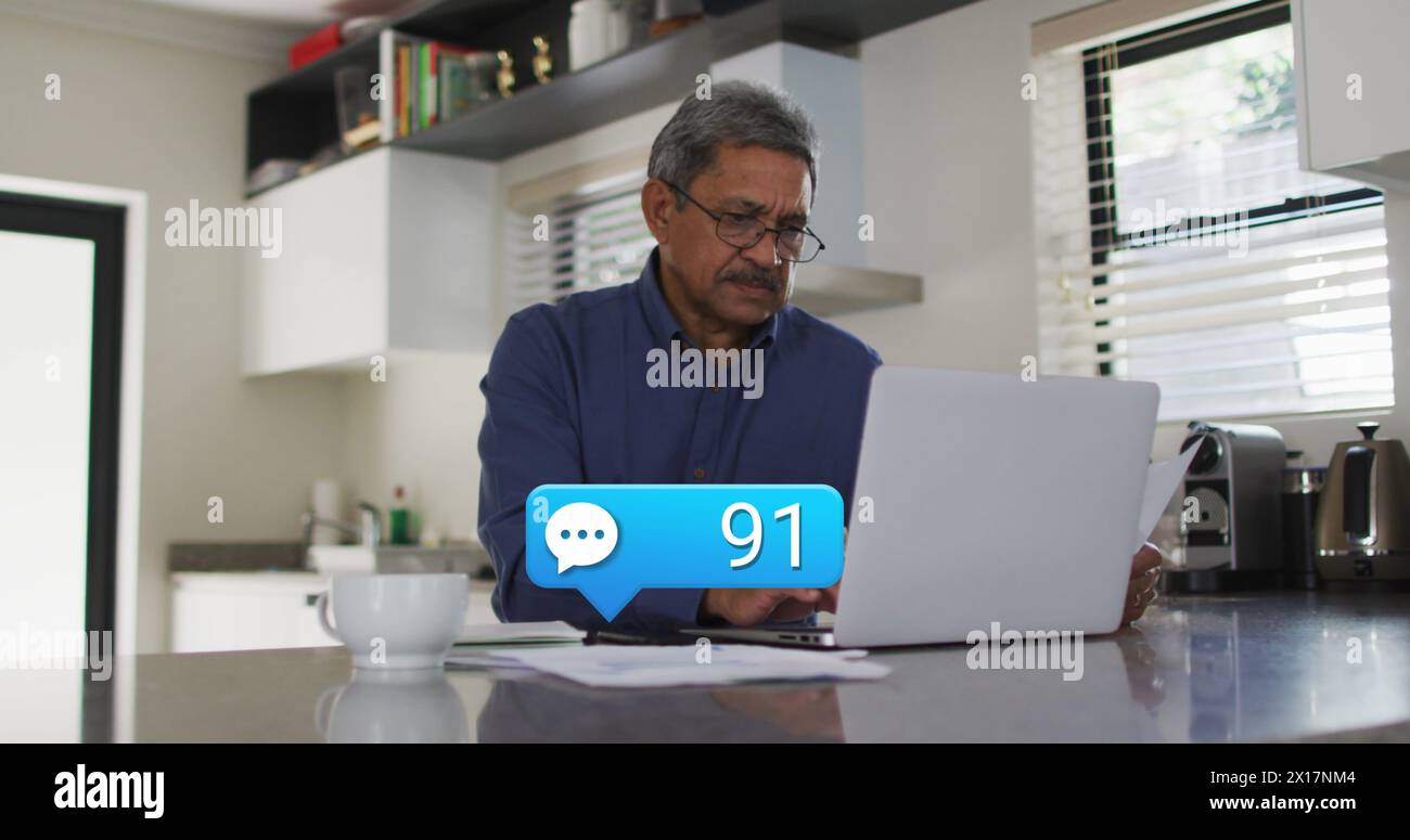 Bild von Emoji-Symbolen über einem Mann, der ein Notebook verwendet Stockfoto