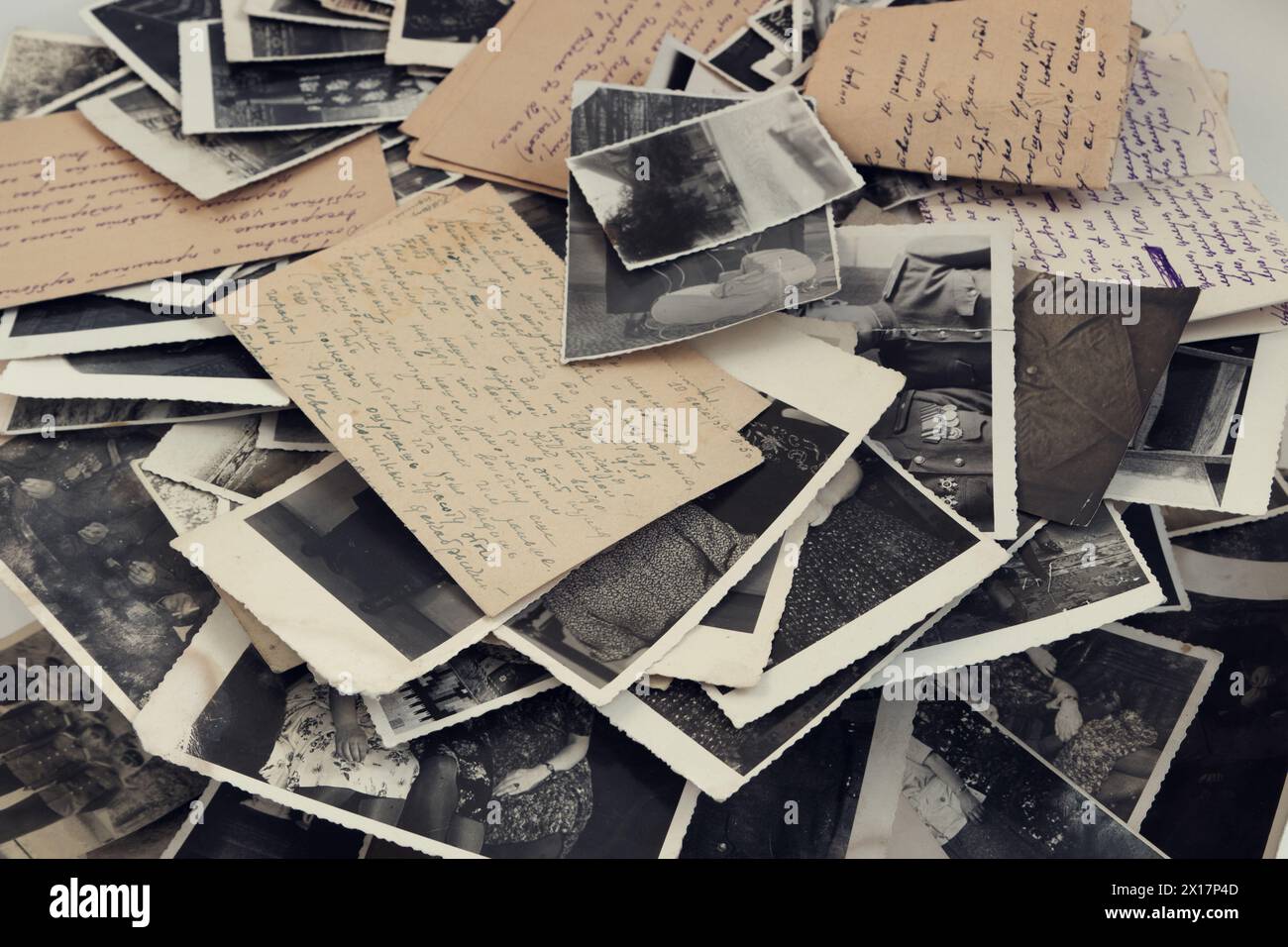 Vintage Amateur-Nachkriegsfotos und Postbriefe, 1940er Jahre Stockfoto