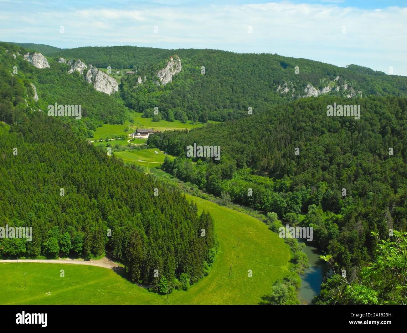 Blick auf das obere Donautal vom Knopfmacherfelsen, Naturpark Tuttlingen, Baden-Württemberg, Deutschland Stockfoto