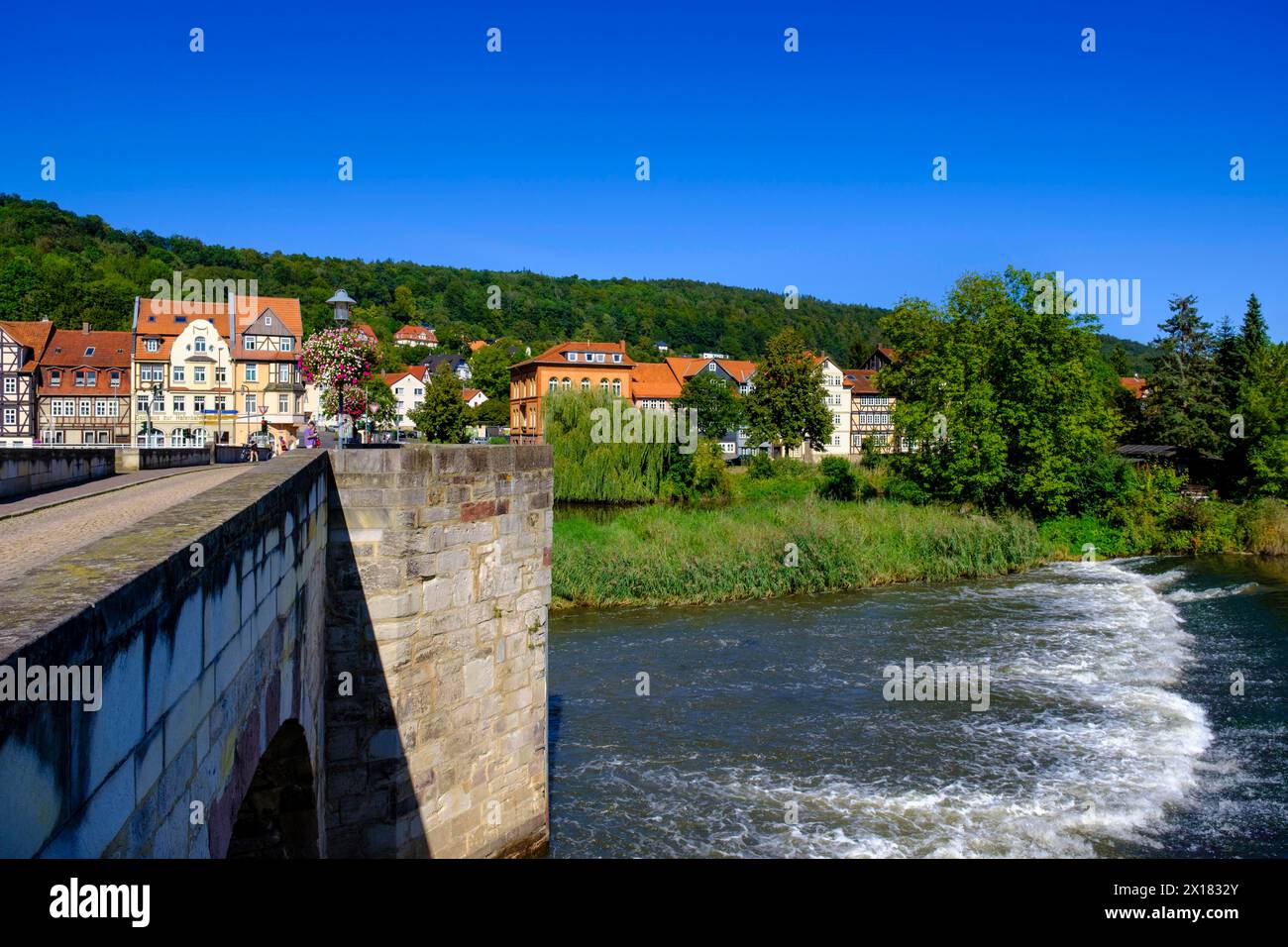 Alte Werrabrücke, Fachwerkhäuser an der Werra, Hannoversch Muenden, Hann. München, Niedersachsen, Deutschland Stockfoto