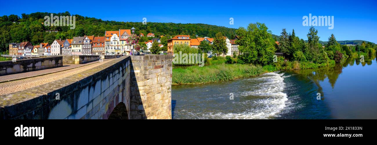Alte Werrabrücke, Fachwerkhäuser an der Werra, Hannoversch Muenden, Hann. München, Niedersachsen, Deutschland Stockfoto