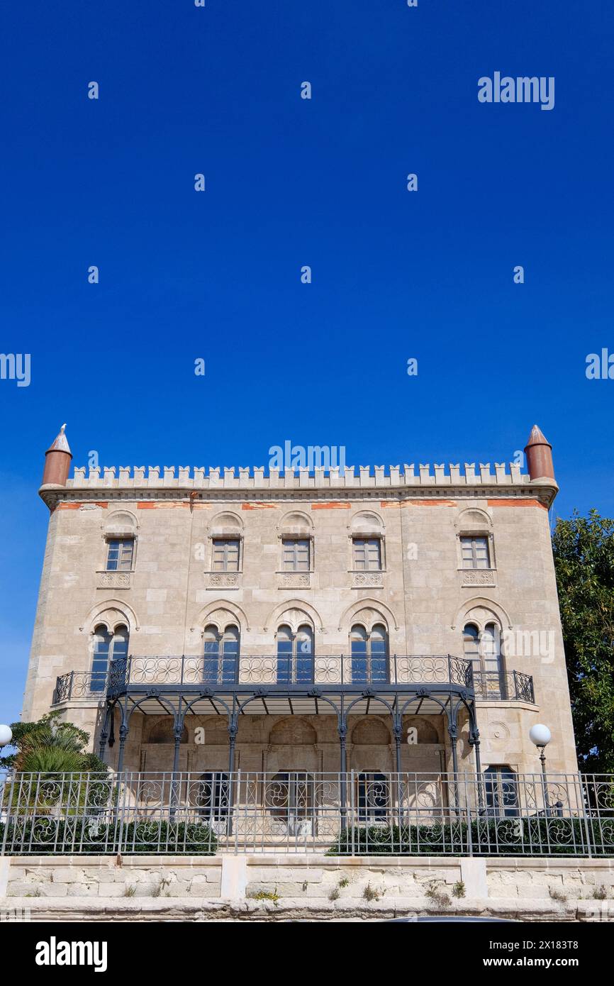 Italien, sizilien, mittelmeer, Egadi-Archipel, Insel Favignana (Provinz Trapani); Blick auf die Fassade des Palastes Florio Stockfoto