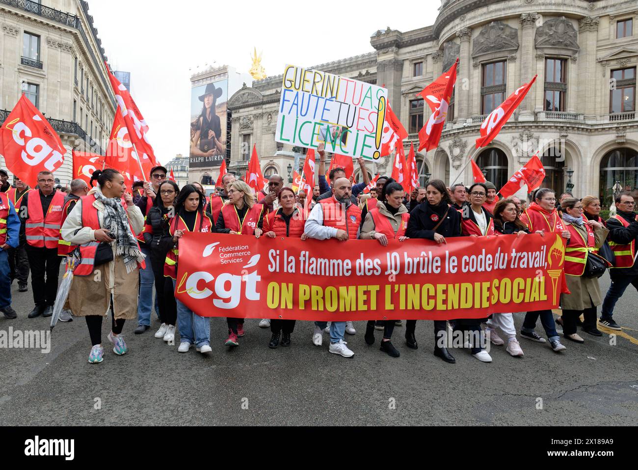 Les salariés du Commerce défilent à Paris et promettent au Ministry Guérini un Incendie Social s'ils n'obtiennent pas Satisfaction lors des JO Stockfoto